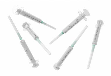 Beyaz arka plan üzerinde izole iğne ile emanet tıbbi şırınga 3D render kümesi