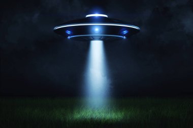 3D rendering bir UFO gece kapağı dışarı geliyor ve bir açılış nokta yeşil çim aydınlatma ışık demeti ile.
