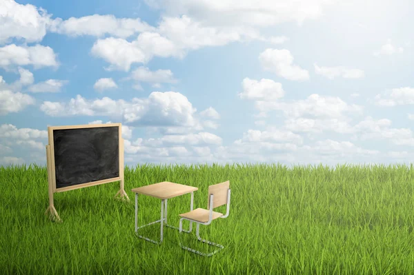 3D renderização de mesa da escola, cadeira e placa na grama verde e fundo céu azul — Fotografia de Stock