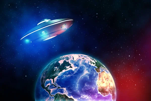 Representación 3d de OVNI de metal plateado sobre el planeta Tierra sobre fondo oscuro del espacio exterior — Foto de Stock