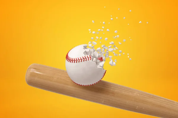 3d primo piano rendering di pipistrello di legno che colpisce baseball bianco e causando a iniziare a rompere in piccoli pezzi su sfondo ambrato . — Foto Stock
