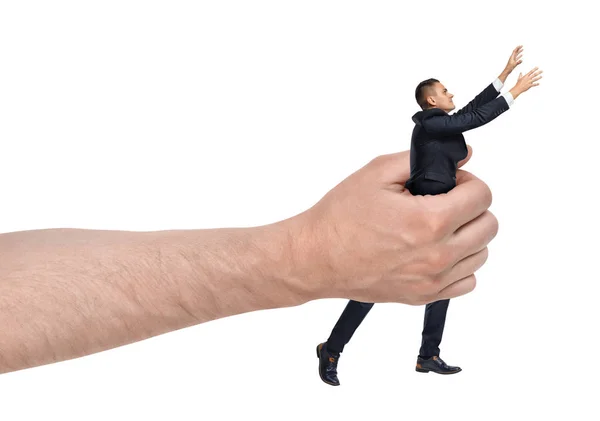 Große männliche Hand hält Geschäftsmann ausstreckt isoliert auf weißem Hintergrund — Stockfoto