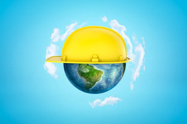 3d weergave van aarde bol met gele harde hoed op blauwe achtergrond — Stockfoto