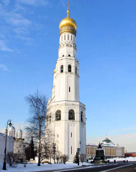 Foto klokken van Ivan de grote in het Kremlin van Moskou — Stockfoto