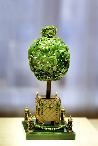 Foto Krásné Zelené Šperky Strom Výstavě Rusku — Stock fotografie