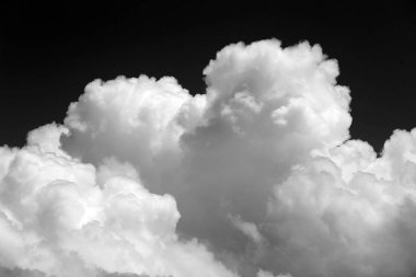 Fotoğraf arka plan parlak beyaz büyük bulutlar