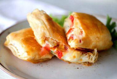 Restoranda sebze ile makro lezzetli rulo Fotoğraf