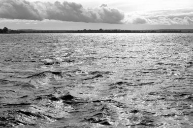 Tataristan'güzel nehir adasının arka planda fotoğraf