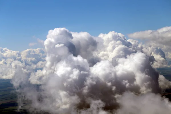 Foto Sfondo Luminoso Bianco Grandi Nuvole Sul Cielo Blu — Foto Stock