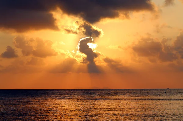 Fotoğraf arka plan manzara günbatımı denizde