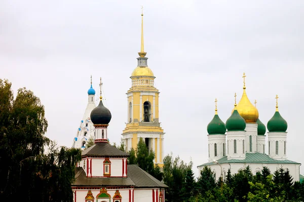Fotoğraf Parlak Eski Tapınak Kuleleri Kolomna Rus Şehir — Stok fotoğraf