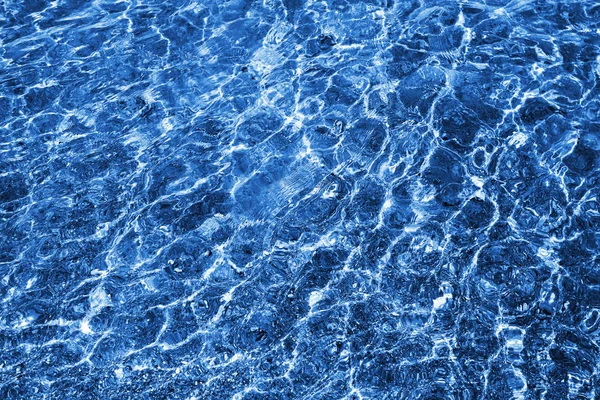 Fotoğraf bir makro mavi köpüren açık deniz suyu