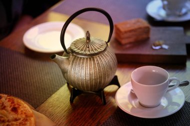 Kutusunun bir makro çay içme çay-pasta'de bir tabloda bir restoran ile fotoğraf