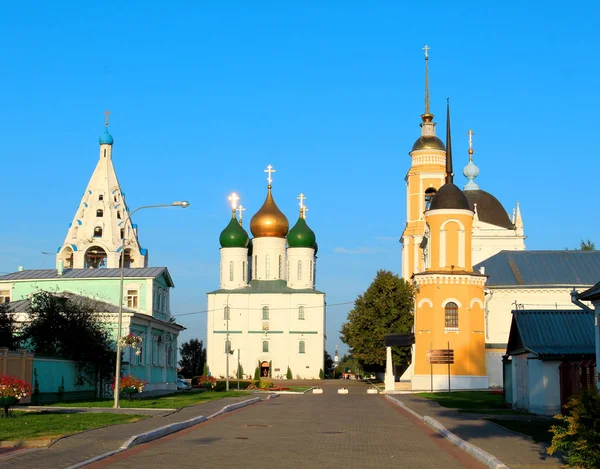 Antik Katedraller Kuleleri Rusya Ile Bir Yaz Manzara Fotoğrafı — Stok fotoğraf