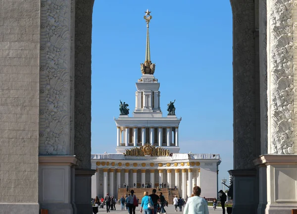 Foto van de belangrijkste paviljoen op zahlreiche Moskou — Stockfoto