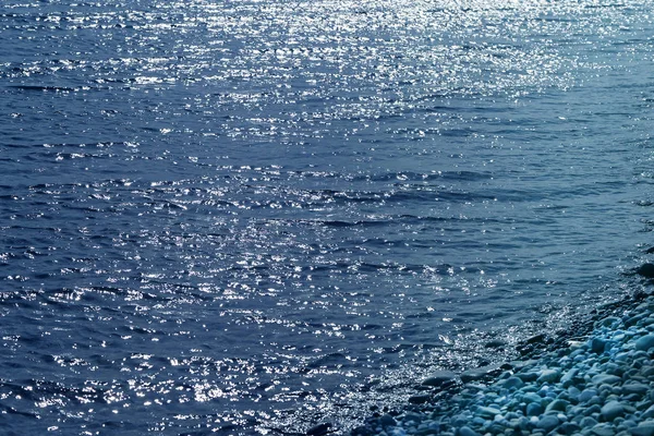 海的照片明亮美丽的风景与波浪照亮太阳 — 图库照片