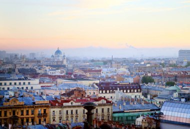 St. Petersburg güzel fotoğraf görünümü bir sonbahar günbatımı günde-yukarıdan