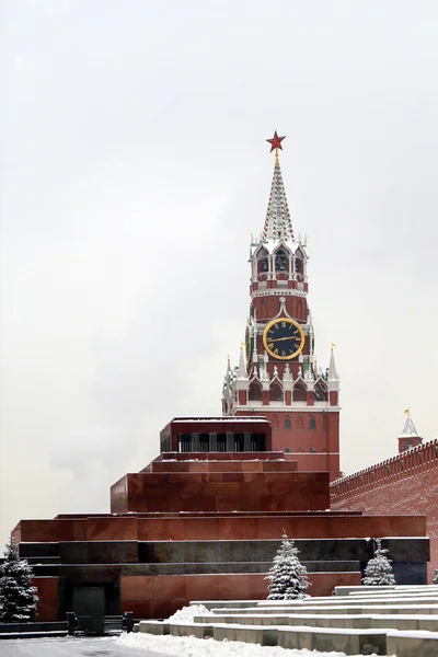 Башня Московского Кремля Звездой Зимой — стоковое фото