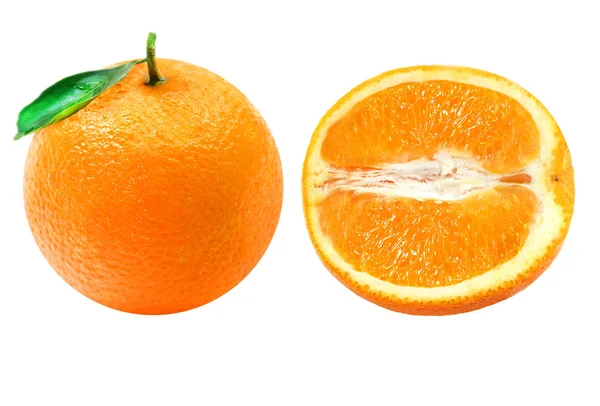 隔離されたオレンジ クリッピングパスを持つ白い背景に隔離された全体とスライスされたオレンジの果実のコレクション — ストック写真