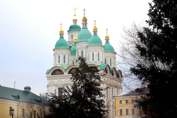 Православный Успенский Собор Астрахани Зимой — стоковое фото