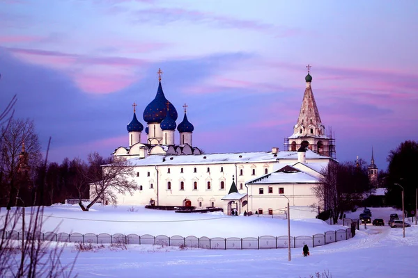 Красивое Фото Русской Православной Церкви Снежном Поле Зимой — стоковое фото
