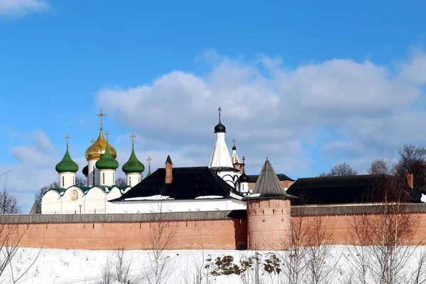 Яркие Фотографии Древней Крепости Православного Монастыря Суздаля Зимой Освещены Солнцем — стоковое фото