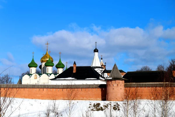 Яркие Фотографии Древней Крепости Православного Монастыря Суздаля Зимой Освещены Солнцем — стоковое фото