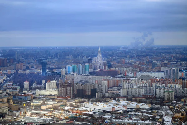 Bela vista de paisagem urbana de cima em Moscou com marcos — Fotografia de Stock