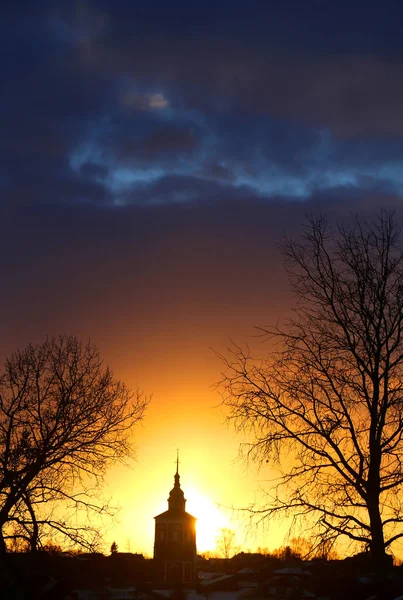 Bright photo the sunset in the winter with the Church in Russia — Stock Photo, Image