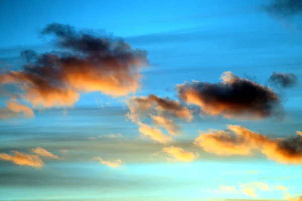 飞行粉红色云的精细宏观照片 — 图库照片