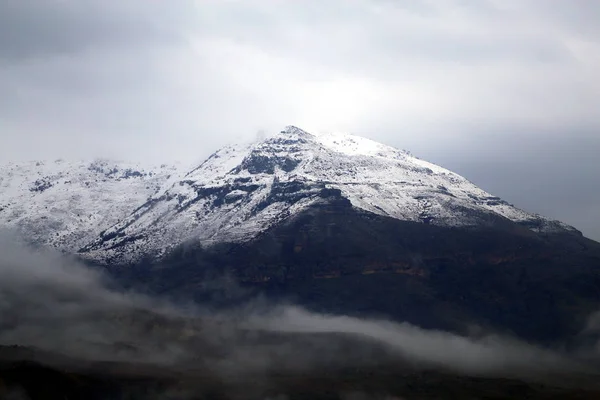 Photo landscape of snowy mountains in Armenia — Stock Photo, Image