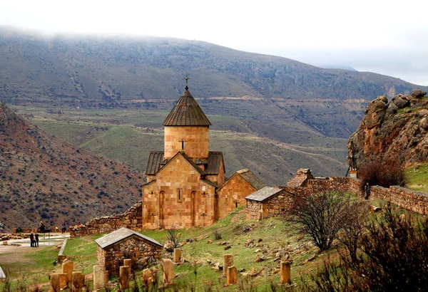 Pemandangan foto sebuah kuil kuno di pegunungan Armenia — Stok Foto