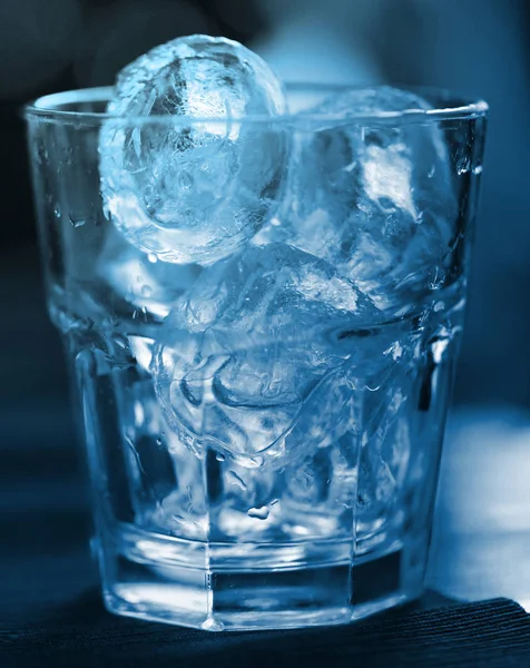 Foto fundo belos pedaços azuis de gelo — Fotografia de Stock