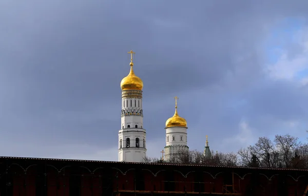 Foto do belo Kremlin de Moscou, os tipos de primavera — Fotografia de Stock