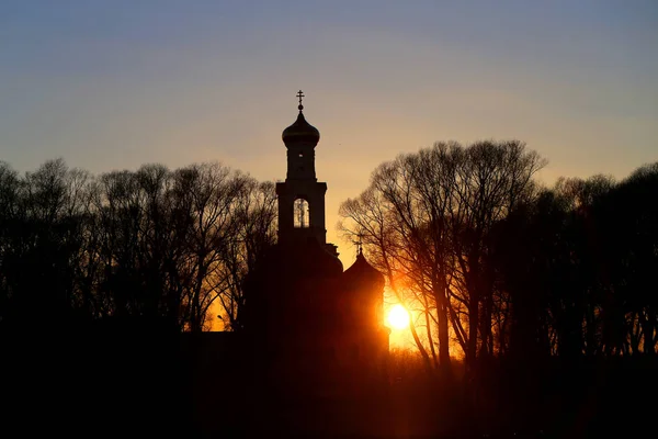 Beautiful sunset on the Volkhov river in Novgorod Russia — Stock Photo, Image