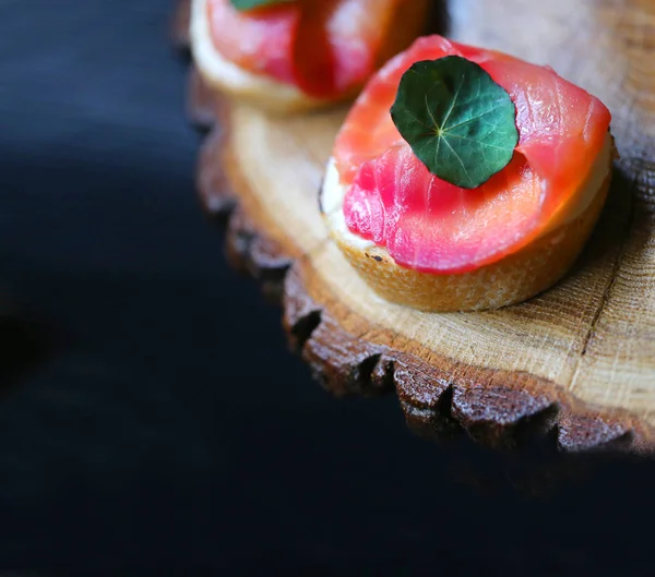 Makro-Foto von köstlichen roten Fisch-Sandwich — Stockfoto
