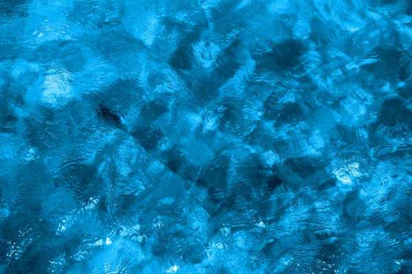 照片背景 美丽的蓝色透明海水 — 图库照片