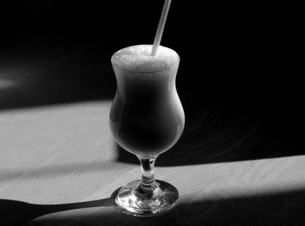 Macro photo of a black and white tasty cocktail — Stock Photo, Image