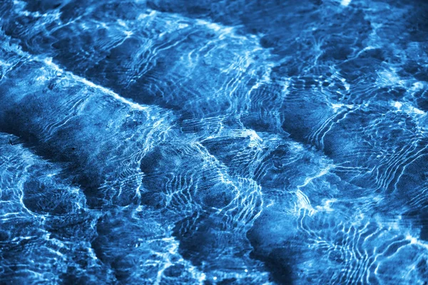Zdjęcie tło piękny niebieski przezroczysty morze woda — Zdjęcie stockowe