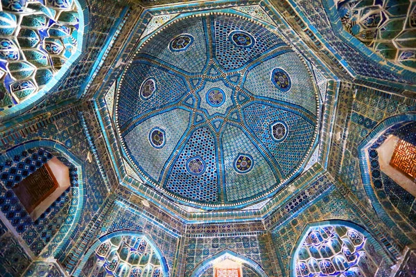 Photo Beautiful Ornamental Ceiling Mosque Samarkand — Stock Photo, Image