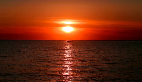 Foto Ett Vackert Havslandskap Vid Solnedgången Bilder För Webbplatsen Eller — Stockfoto