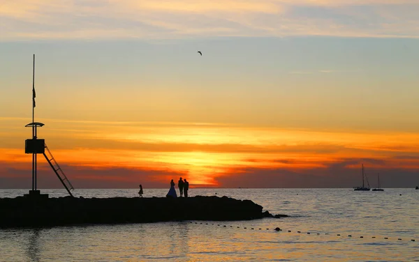夕日の美しい海の風景の写真 海でのサイトや観光休暇のための写真 — ストック写真