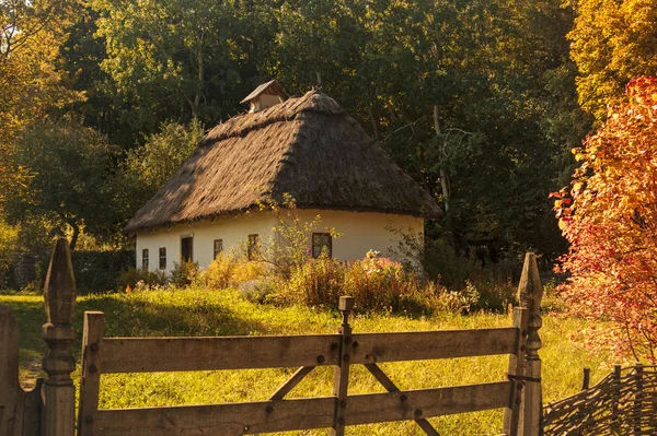 Традиционный Украинский Дом Лесу — стоковое фото