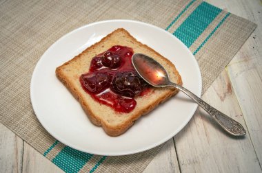 Taze gevrek sabah tost strawbery reçelli