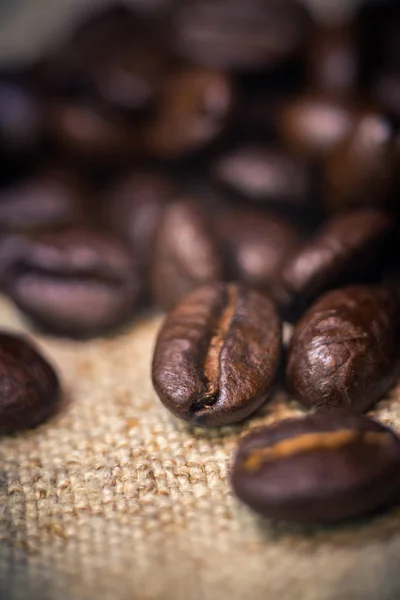 Koffiebonen Close Houten Tafel — Stockfoto