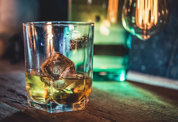 Egy Pohár Whisky Durva Háttérrel — Stock Fotó
