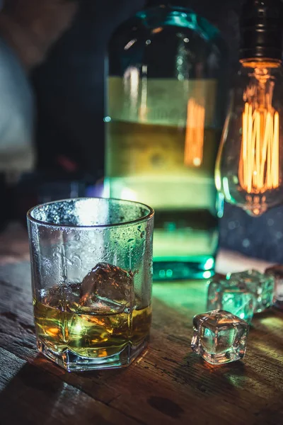 Vaso Whisky Sobre Fondo Madera Áspera — Foto de Stock