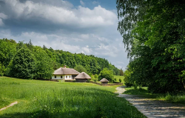 Prachtig Landschap Van Het Traditionele Oekraïense Plattelandsdorp — Stockfoto