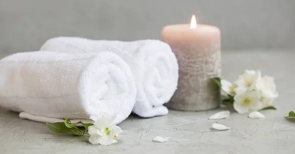 Spa Stilleven Instelling Met Handdoeken Geurkaars Jasmijn Bloemen Wellness Spa — Stockfoto