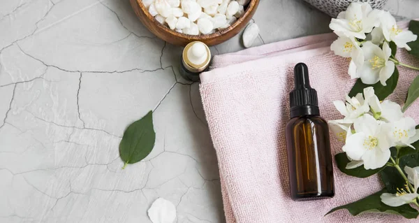 Ajuste Spa Con Productos Para Cuidado Piel Botella Aceite Toallas — Foto de Stock